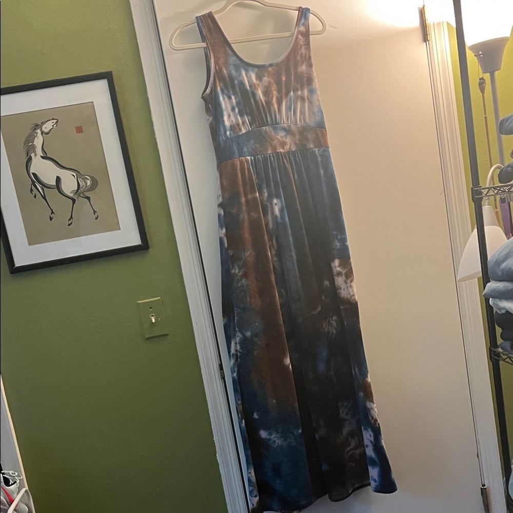 Elegant Tie-Dye Maxi Dress in Blue and Brown